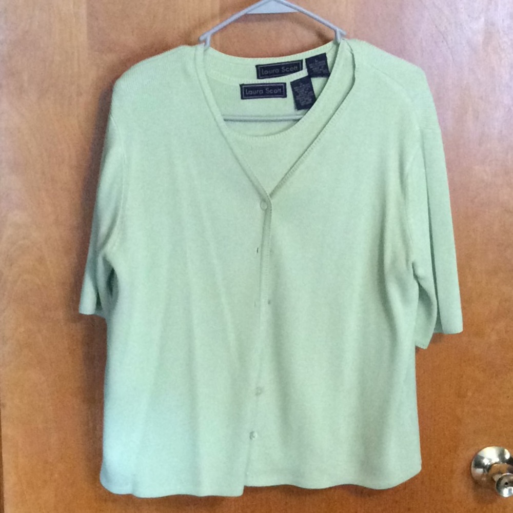 BOGO $2/5 3/6. 4/7. 5/8 Lightweight Green sweater set